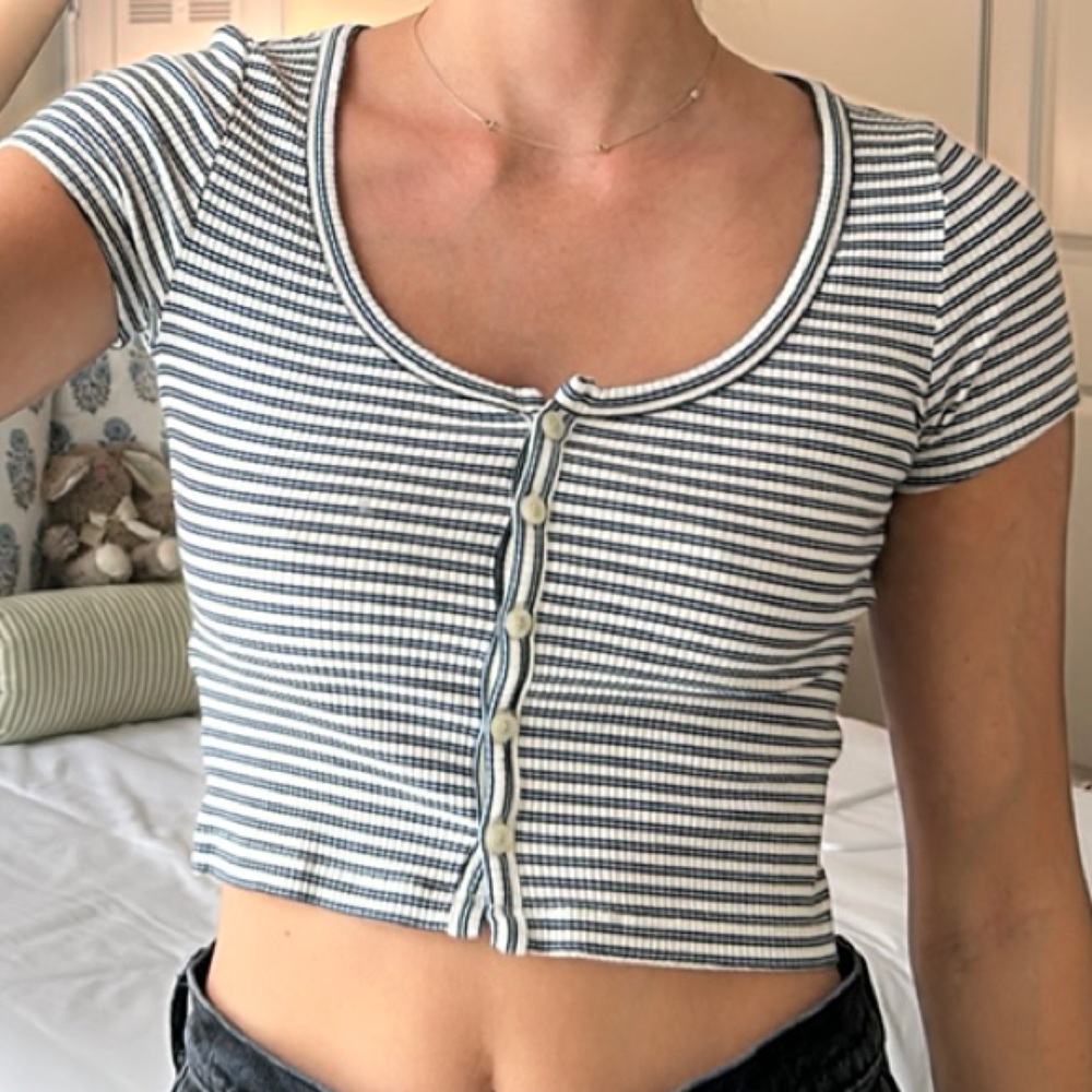 Urban Outfitters Black and White Fitted Crop Tee